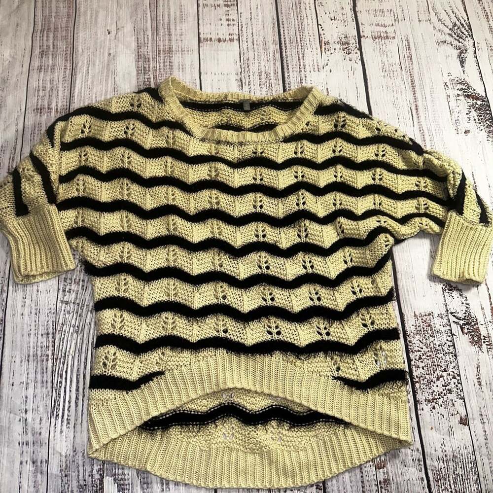 Charlotte Russe Striped Sweater Size M Tan Black Short Sleeve Open Knit-S